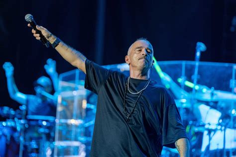 ¡El Concierto Sinfonía del Sol de Eros Ramazzotti: Una Noche Mágica que Unirá a Italia y España!