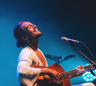 ¡Fiesta en Río! Un Concierto Espectral de Tiago Iorc y Sus Músicos Fantasmas